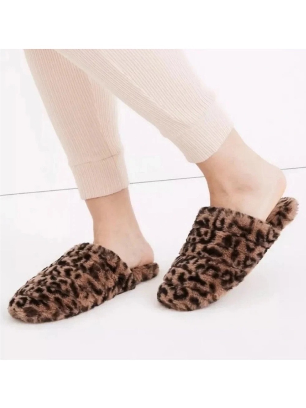 MADEWELL Leopard Faux Fur Scuff Slippers 6 - Picture 5 of 6